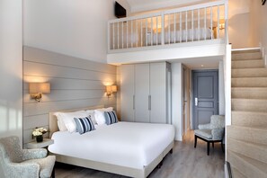 Deluxe Quadruple Room | Premium bedding, minibar, in-room safe, individually decorated - La Bastide de Biot (Biot)