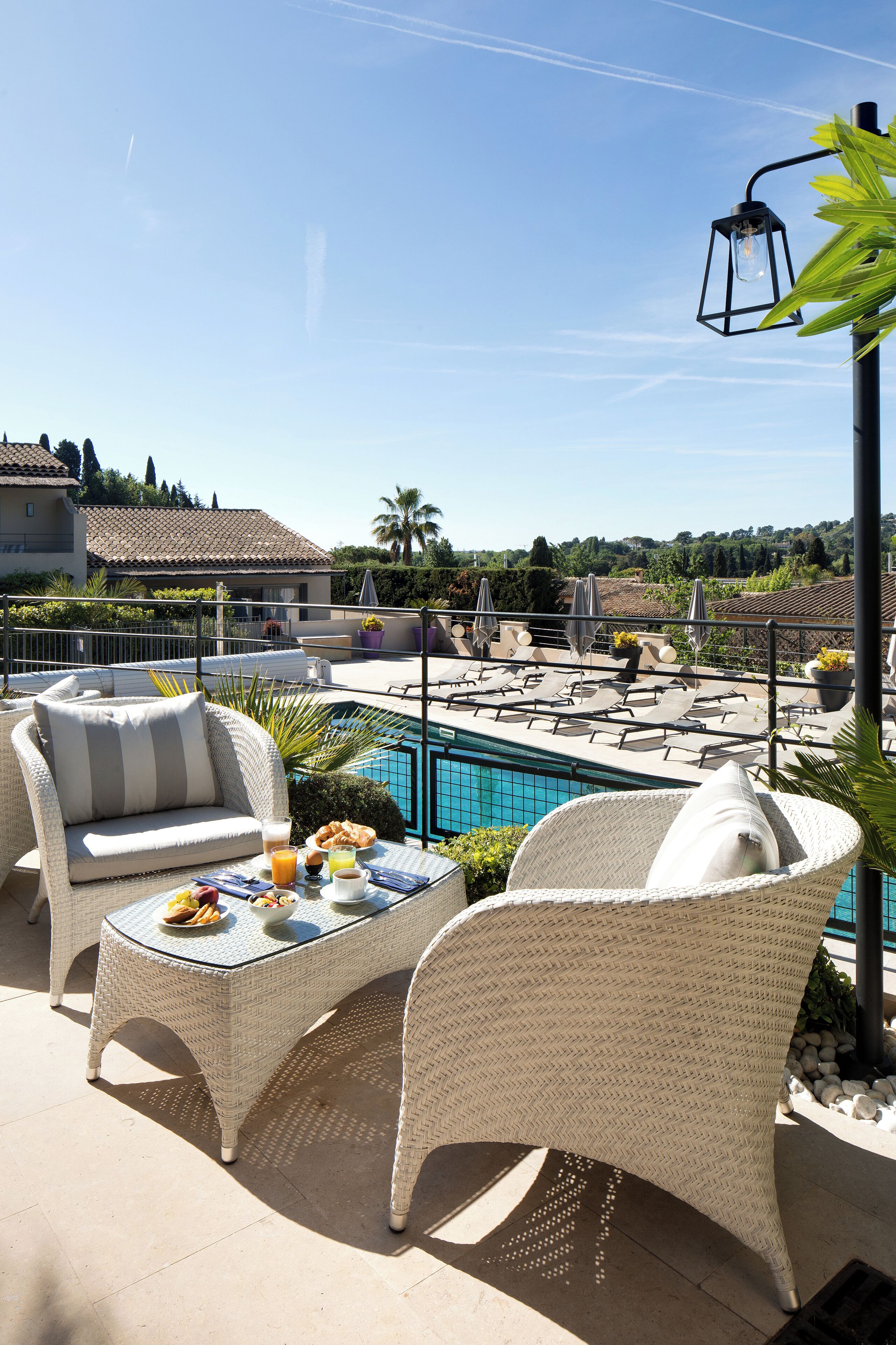 Daily buffet breakfast (EUR 22 per person)