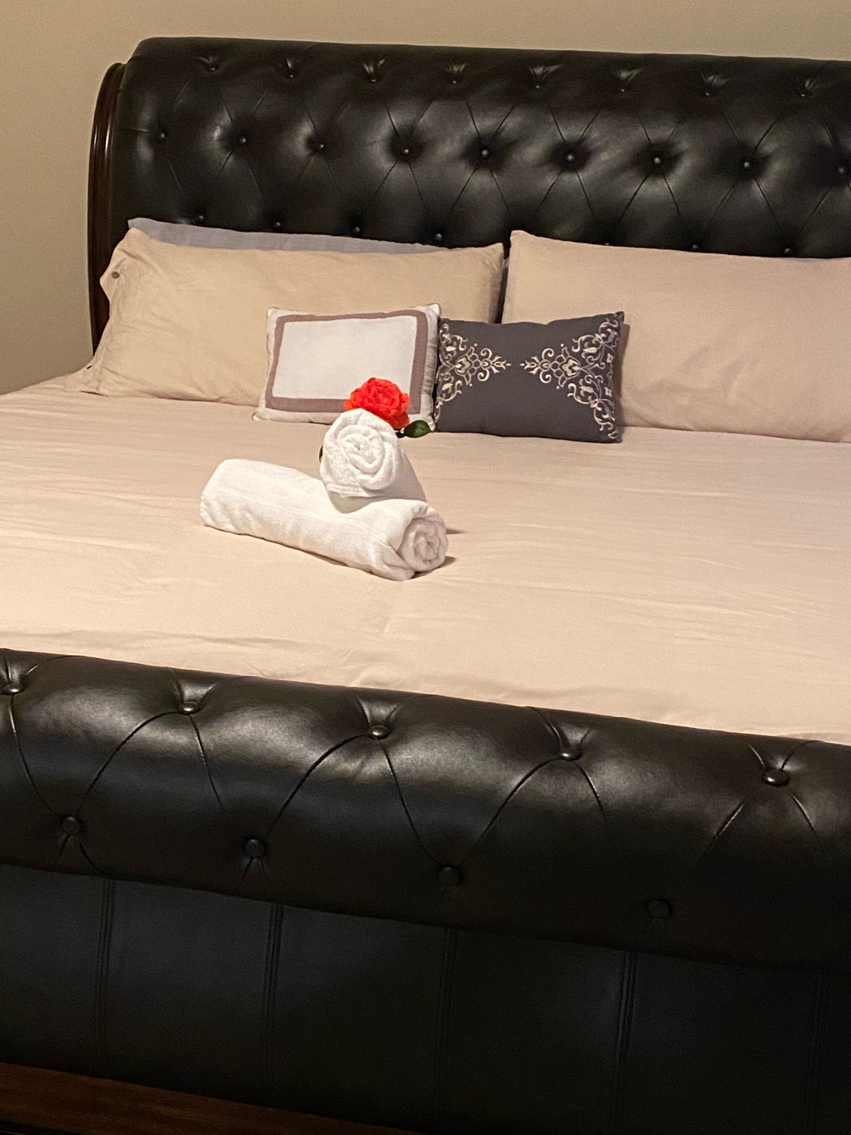 5 Schlafzimmer, Schreibtisch, Bügeleisen/Bügelbrett, WLAN