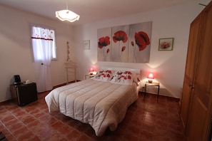Standard Double Room (Coquelicot) - Le Clos de la Font - Chambres d'hôtes (Mollégès)