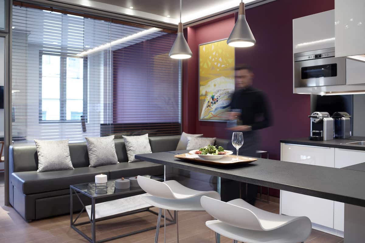 1 bedroom, egyptian cotton sheets, premium bedding, minibar