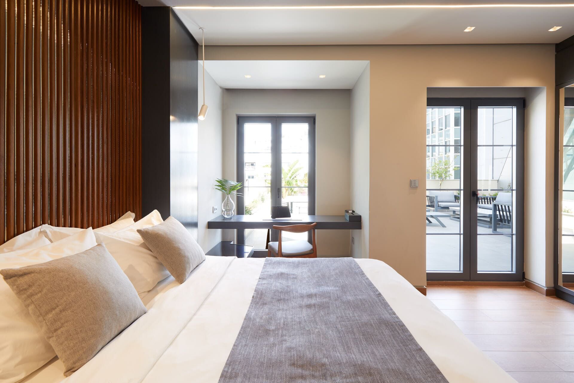 junior studio suite, 1 bedroom | 1 bedroom, egyptian cotton sheets, premium bedding, minibar