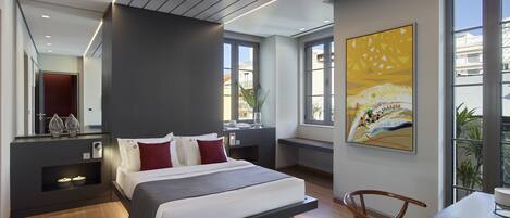 2 bedrooms, Egyptian cotton sheets, premium bedding, minibar