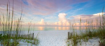 Poolside Paradise! Book your ‘26 Getaway Now! 6 bed, 3.5bath, sleeps 16