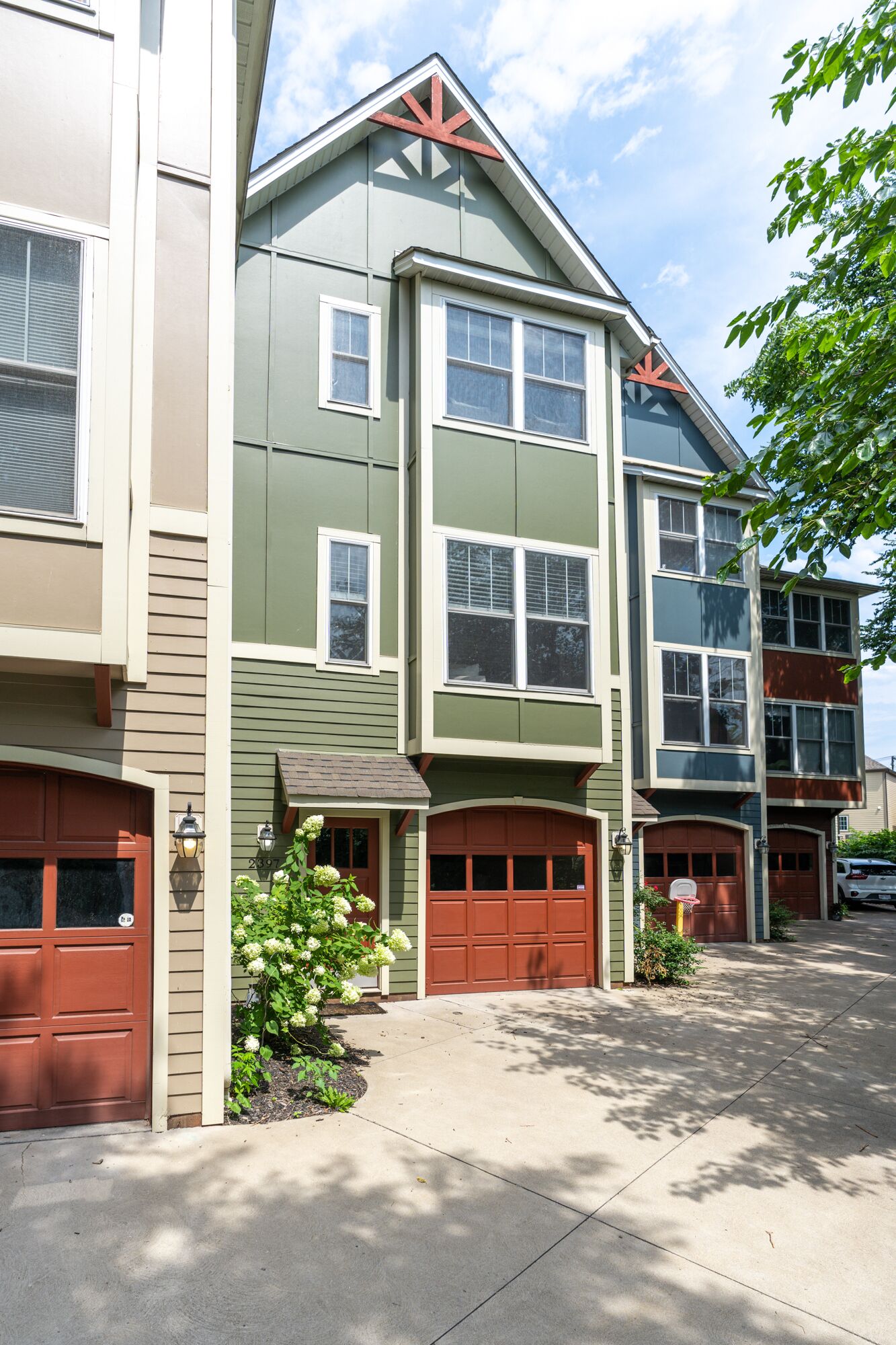 Chic & luxurious. Superhost. 2 beds. Up to 4 people. Walk to best of Tremont