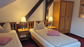 Habitación clásica con 2 camas individuales | Ropa de cama de alta calidad y minibar