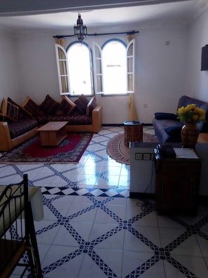 Apartment, 1 Bedroom (N°5 Safran) | Living area | Plasma TV - Résidence Touristique Koutoubienne (Marrakech)