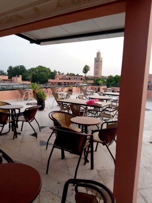 Breakfast served, local cuisine - Résidence Touristique Koutoubienne (Marrakech)