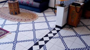 Apartamento, 2 quartos (N° Médina) | Área de estar | TV de plasma