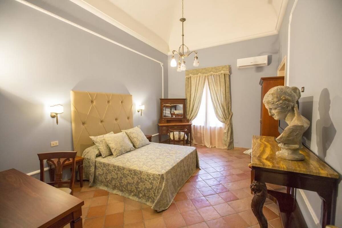 Habitación Deluxe, 1 cama de matrimonio, no fumadores, vistas a la ciudad | Escritorio, wifi gratis, ropa de cama
