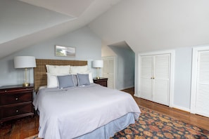 3 habitaciones, tabla de planchar con plancha, wifi y ropa de cama