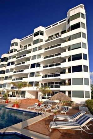 Exterior - Dramatic Oceanfront Condo with Double Master Suites (Cozumel)