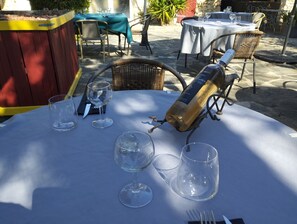 Terrace/patio - L'Esquielle (Saint-Genies-de-Malgoires)