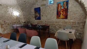 Lunch and dinner served, French cuisine