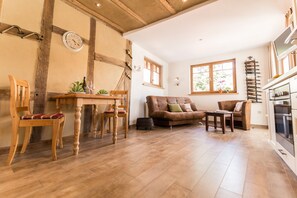 Apartment with Balcony | Living area | LED TV, heated floors - Schmidtburger Hof (Weiler bei Monzingen)