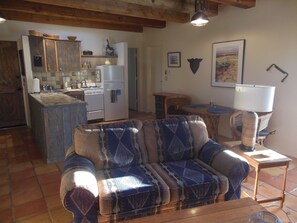 Télévision, lecteur de DVD, livres, vidéothèque