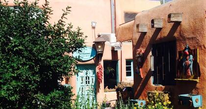 Casa Azul/Charming Downtown Casita