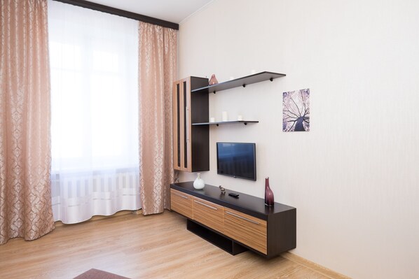 Iron/ironing board, rollaway beds, free WiFi, bed sheets