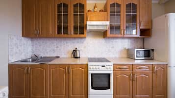 Apartment | Eigene Küche | Großer Kühlschrank, Mikrowelle, Ofen, Herdplatte