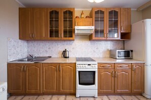 Apartment | Eigene Küche | Großer Kühlschrank, Mikrowelle, Ofen, Herdplatte