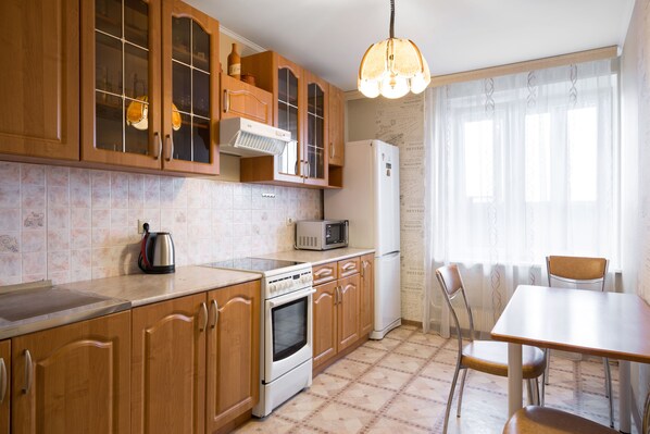 Apartment | Eigene Küche | Großer Kühlschrank, Mikrowelle, Ofen, Herdplatte