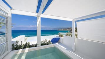 Junior suite, bubbelbad, uitzicht op zee | Privéspabad