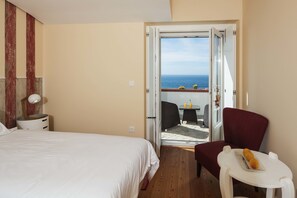 Standard Double Room, 1 Queen Bed, Sea View (Quarto Praia Grande) | In-room safe, free WiFi, bed sheets
