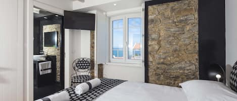 Standard Single Room (Quarto Arribas) | In-room safe, free WiFi, bed sheets