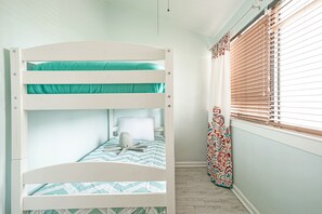 2 habitaciones, escritorio, tabla de planchar con plancha y wifi gratis