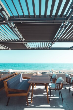 私家海滩、小屋（收费）、沙滩椅、海滩遮阳伞