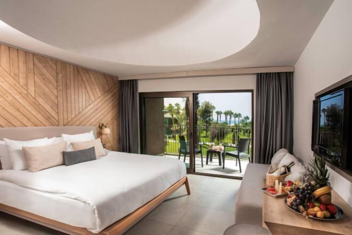 Ropa de cama de alta calidad y minibar con artículos gratuitos