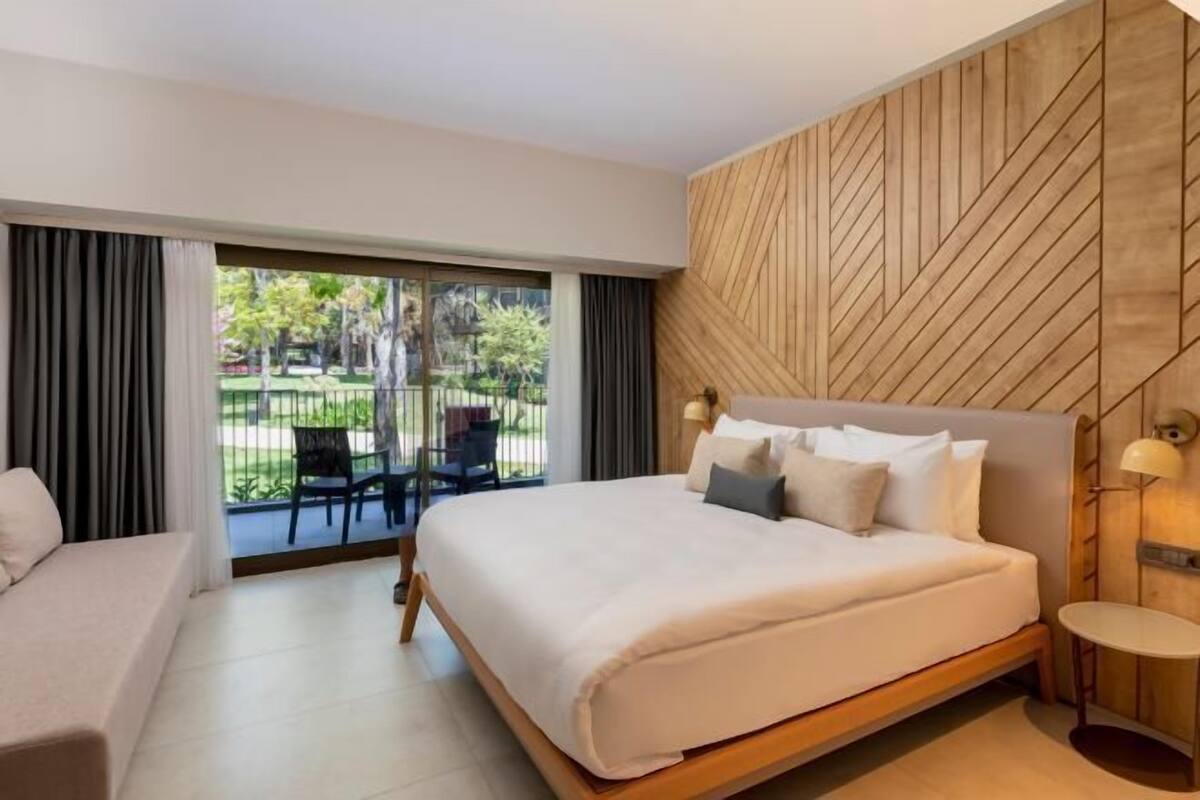 Ropa de cama de alta calidad y minibar con artículos gratuitos