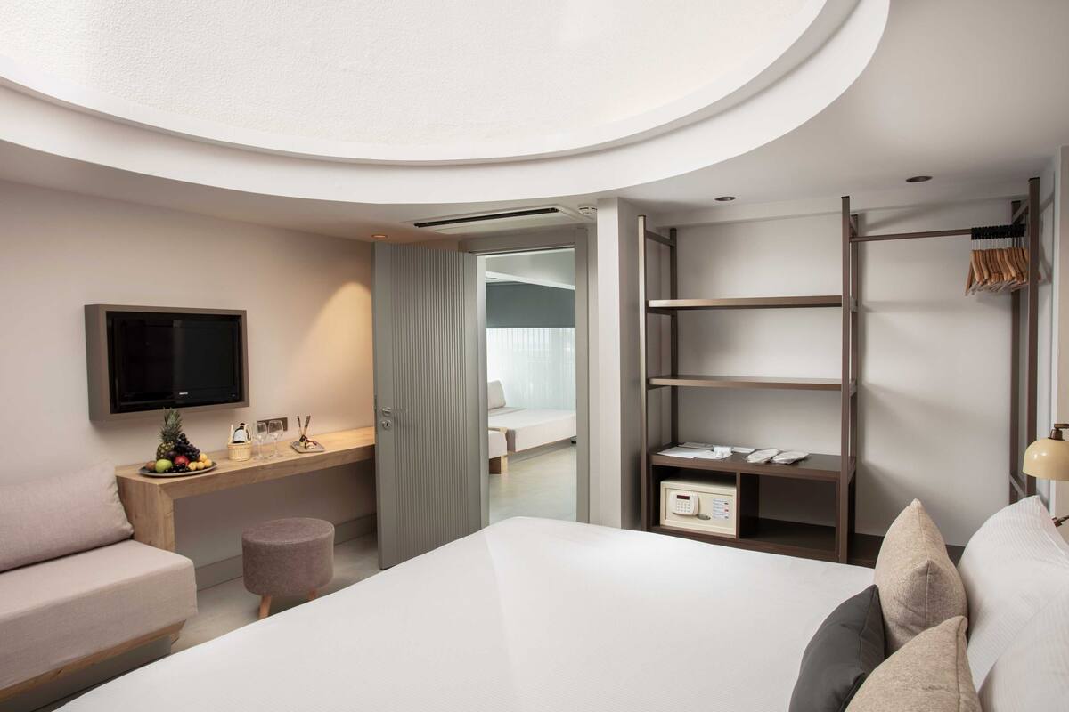 Ropa de cama de alta calidad y minibar con artículos gratuitos