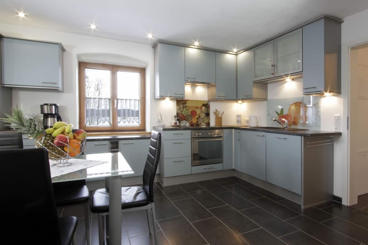 Apartment, 2 Bedrooms, Balcony, Mountain View | Private kitchen | Coffee/tea maker, fridge, oven, stovetop
