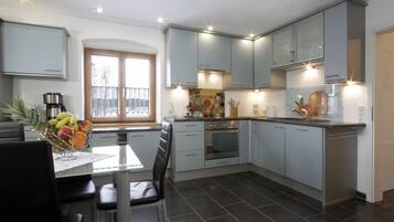 Apartment, 2 Bedrooms, Balcony, Mountain View | Private kitchen | Fridge, oven, stovetop, dishwasher