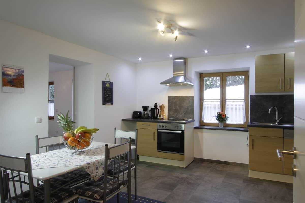 Apartment, 1 Bedroom, Patio, Garden View | In-room dining