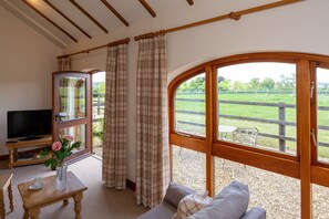 Suite, Ensuite (with Kitchenette) | Desk, soundproofing, iron/ironing board, free WiFi - Church Farm Lodge (Northampton)