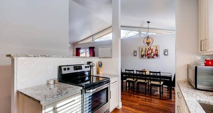 ★ Easy Check-in ★ By Downtown Littleton ★ Full Kitchen ★