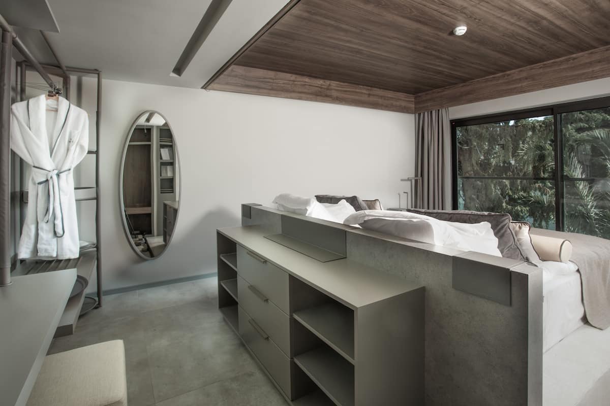 Family Suite, Garden View | Premium bedding, free minibar, in-room safe, desk