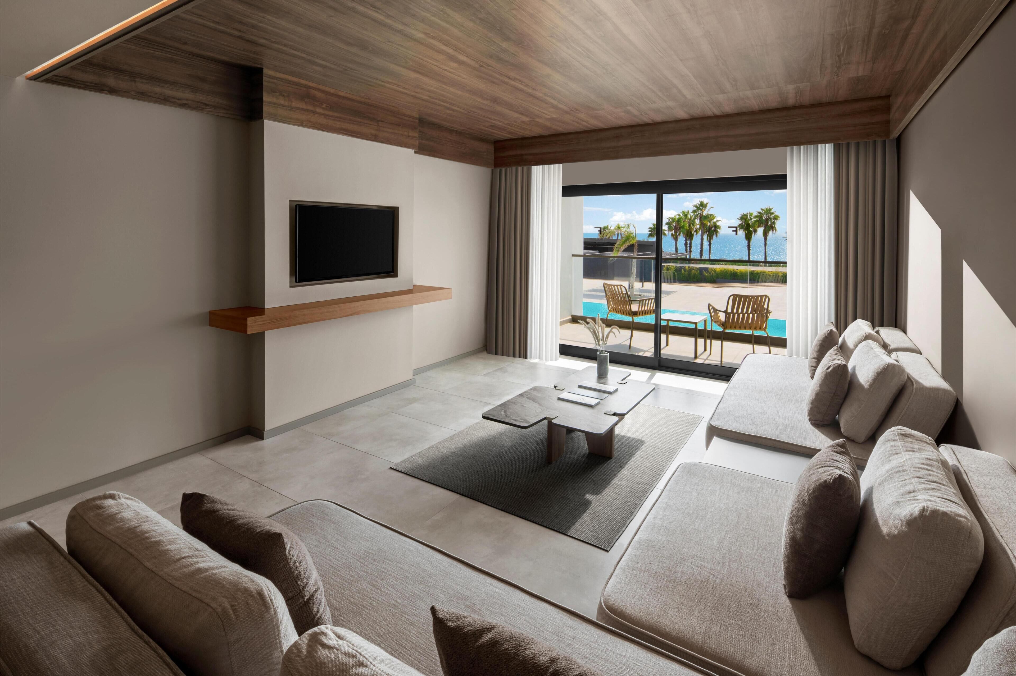Ropa de cama de alta calidad y minibar con artículos gratuitos