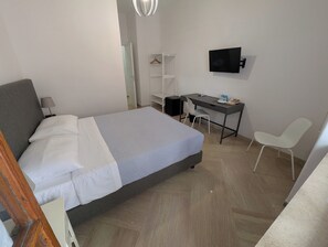 Basic Double or Twin Room, Private Bathroom | 高档床上用品、羽绒被、迷你吧、客房内保险箱