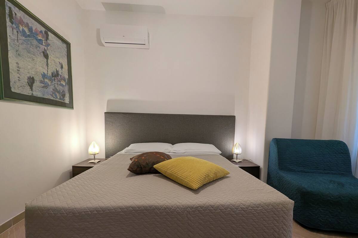 Basic Double or Twin Room, Private Bathroom | 高級寝具、羽毛の掛け布団、ミニバー、セーフティボックス (室内)