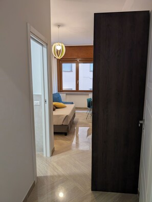 Basic Double or Twin Room, Private Bathroom | Biancheria da letto di alta qualità, copriletto in piuma, minibar