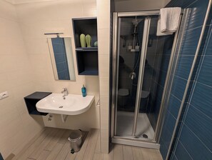 Basic Double or Twin Room, Private Bathroom | Bathroom | Shower, hair dryer, towels, soap - Napoli City Inn (Naples)