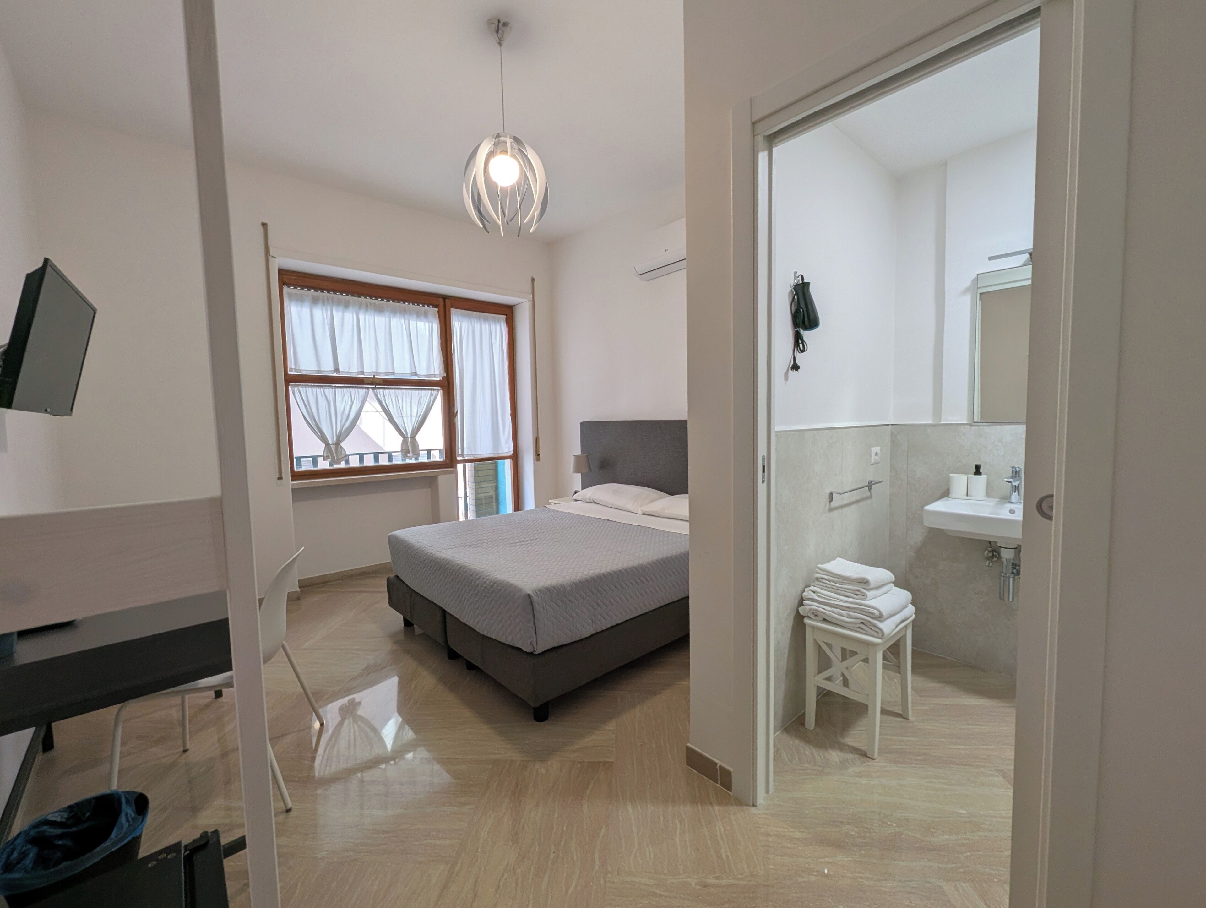 Basic Double or Twin Room, Private Bathroom