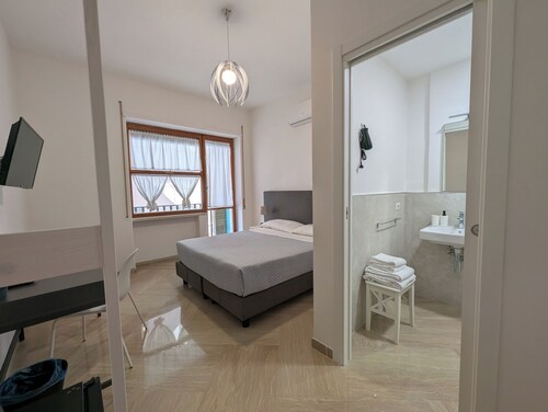 Napoli City Inn