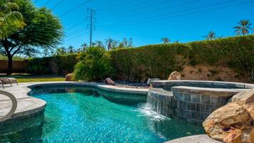Piscine extérieure, piscine chauffée