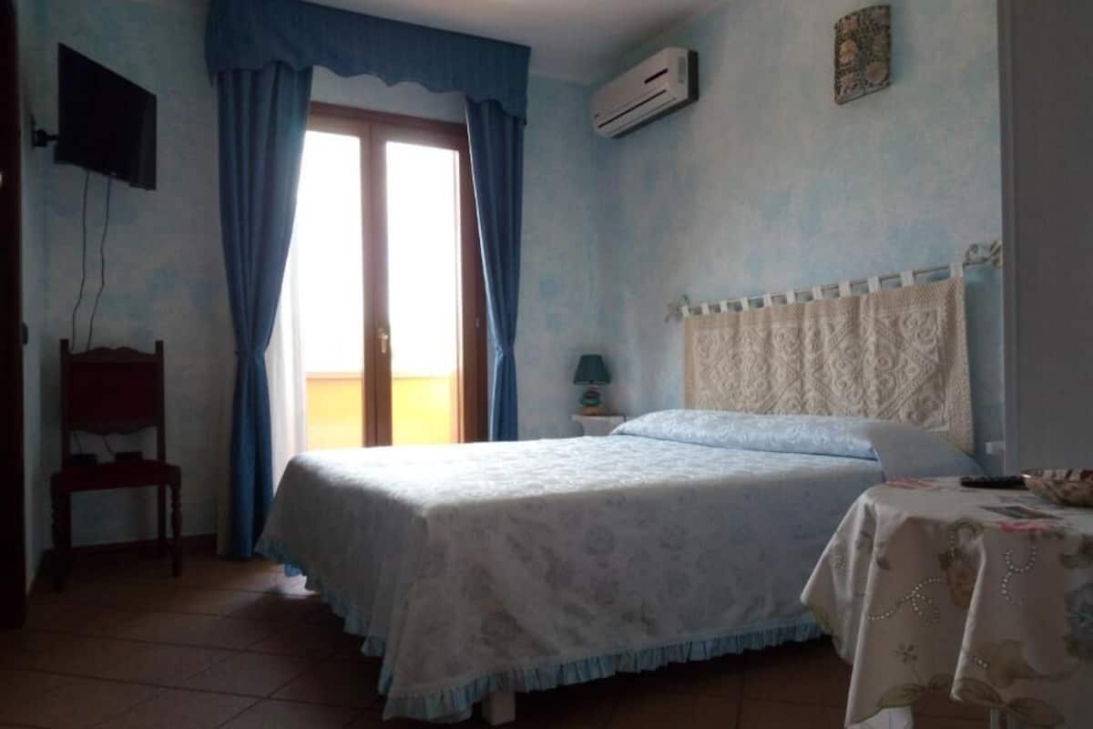 Klassieke kamer, 1 twee- of 2 eenpersoonsbedden, 1 slaapkamer, privébadkamer, uitzicht op heuvels | Lakens van Egyptisch katoen, luxe beddengoed, donzen dekbedden