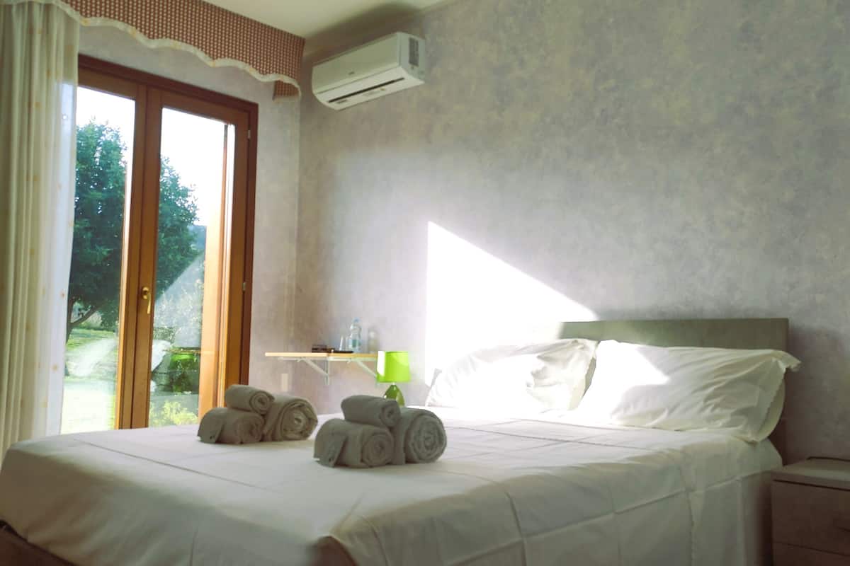 Exclusieve kamer, 1 twee- of 2 eenpersoonsbedden, 1 slaapkamer | Lakens van Egyptisch katoen, luxe beddengoed, donzen dekbedden