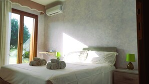 Egyptian cotton sheets, premium bedding, down duvets, memory-foam beds - La Grotta Delle Fate (Ossi)